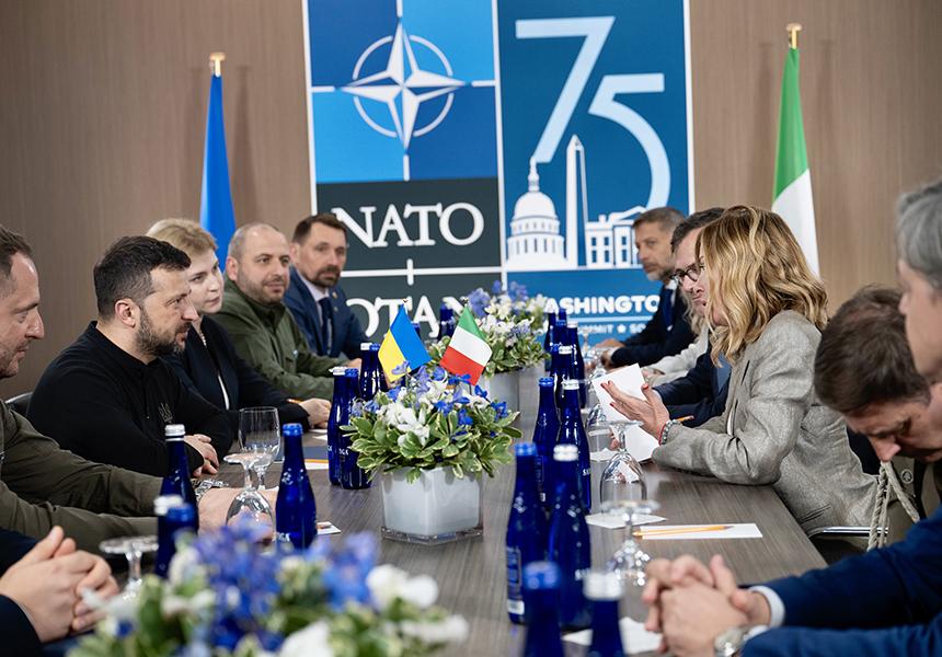 Giorgia Meloni e Volodymyr Zelensky durante l'incontro al vertice della Nato ad Ankara