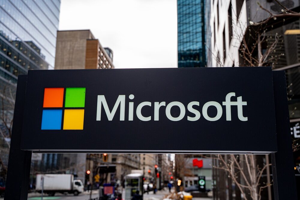 Logo di Microsoft con elementi di intelligenza artificiale