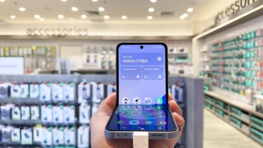 Samsung Galaxy Z Fold 8 Ultra in esposizione