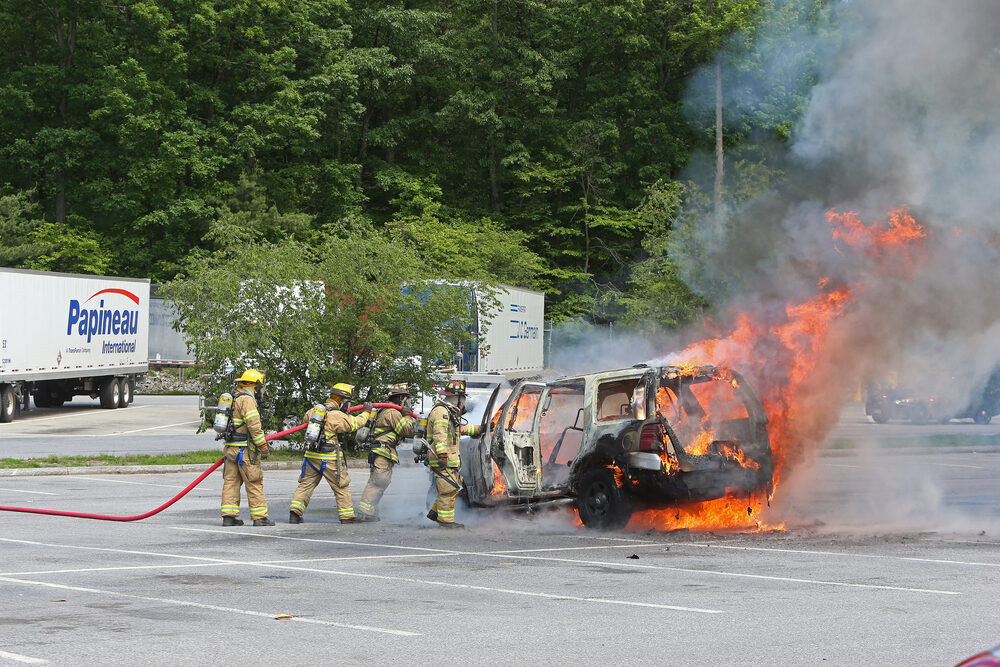 Uomo si dà fuoco in auto a Cinisello Balsamo