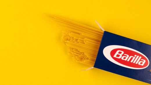 Dipendenti Barilla durante la giornata di volontariato ambientale a Parma