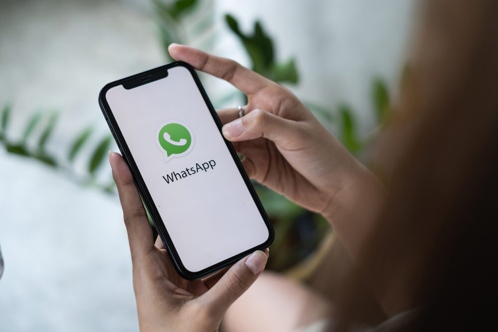 Screenshot della nuova interfaccia WhatsApp su iOS